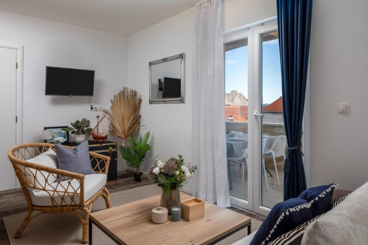 Apartments Valentina Bol Exterior photo